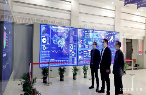 姜堰經(jīng)濟開(kāi)發(fā)區主任孔緯一行蒞臨華金集團視察指導